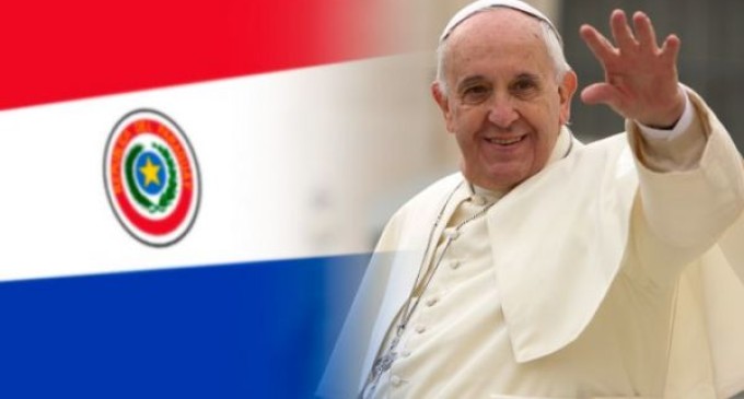 El Papa llega a territorio paraguayo