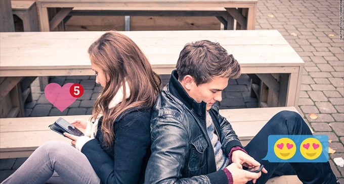 Los universitarios usan Tinder para buscar ‘amigos’