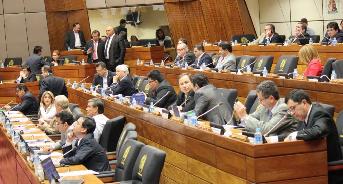 Senadores y diputados reanudan actividades este martes