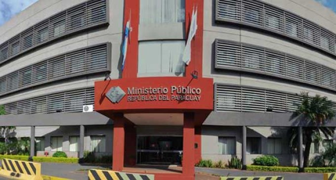 Imputan a una abogada por cobro indebido de honorarios