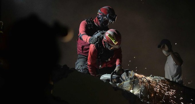 Nuevo sismo sacudió a Ecuador mientras continúan los hallazgos de cadáveres