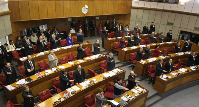 Ministro solicitó jubilación obligatoria de 9 senadores