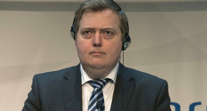 Renuncia primer ministro de Islandia luego de que su nombre apareciera en los papeles de Panama