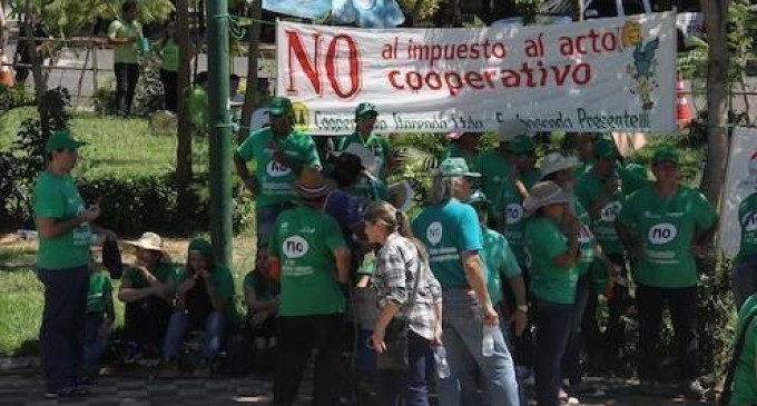 Cooperativistas se movilizan en la Plaza Uruguaya