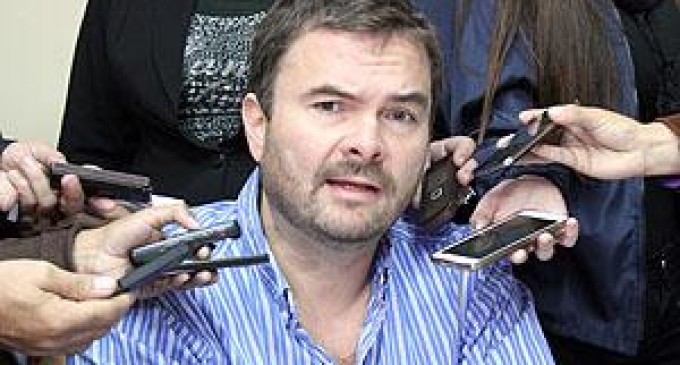“De Vargas es un bravucón que está atornillado al cargo no sé con que compromiso”