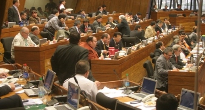 Diputados aprueban aumento del 12% en salario docente
