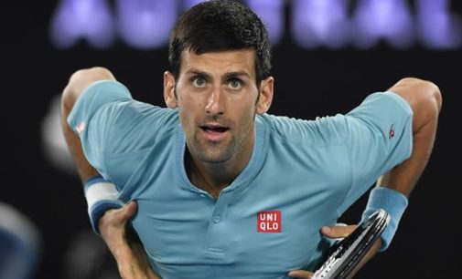 Novak Djokovic comienza su defensa del título con victoria en Australia