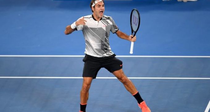 Roger Federer se sacó de encima a Kei Nishikori y es cada vez más favorito al título