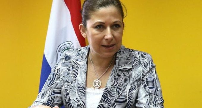 MEC emite comunicado que restringe debates en colegios