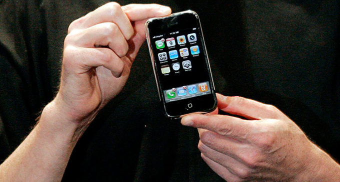 Adiós a los primeros iPhone y Nokia