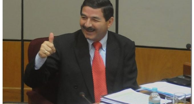 El senador Carlos Núñez anuncia que encarará internas coloradas con movimiento propio