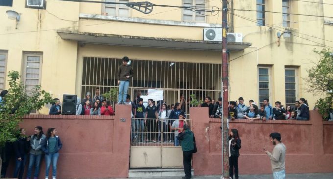 Estudiantes tomaron nuevamente colegios