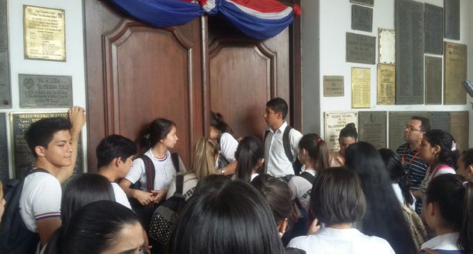 Levantan toma de colegio en el CNC