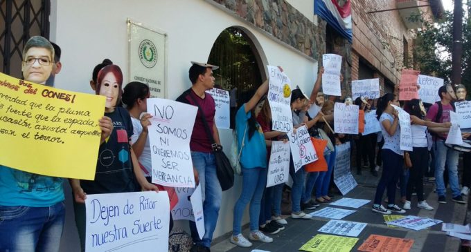 Universitarios se manifiestan frente al CONES