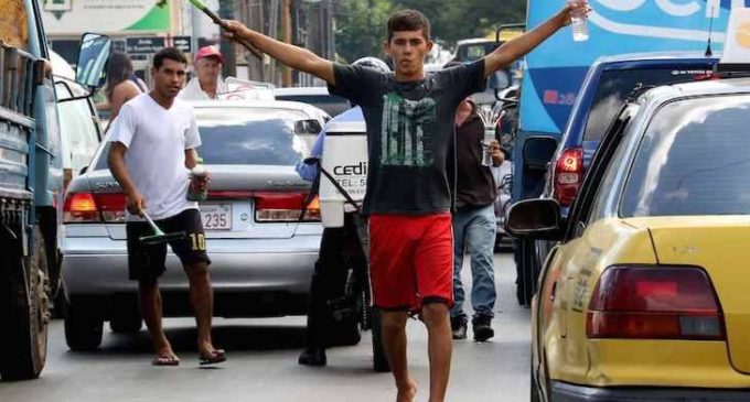 Concejal critica que por inacción de Mario Ferreiro Asunción esté “sitiada” por limpiavidrios