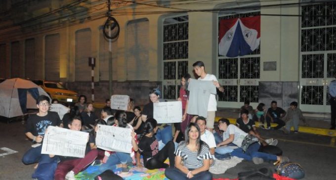 Estudiantes esperan que ministro de Educación acepte sus propuestas