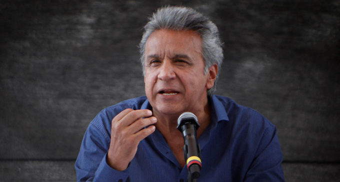 Presidente de Ecuador halló una cámara oculta en su despacho