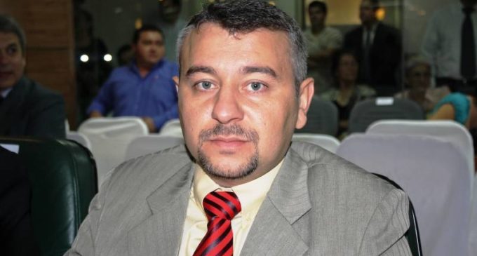 “Hay un gobierno totalmente divorciado del pueblo”