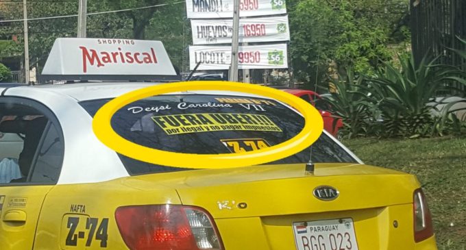 “Fuera Uber por ilegal y no pagar impuestos”, dicen taxistas