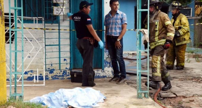 Un hombre mató a su nuera e intentó quemar su casa con sus nietos adentro