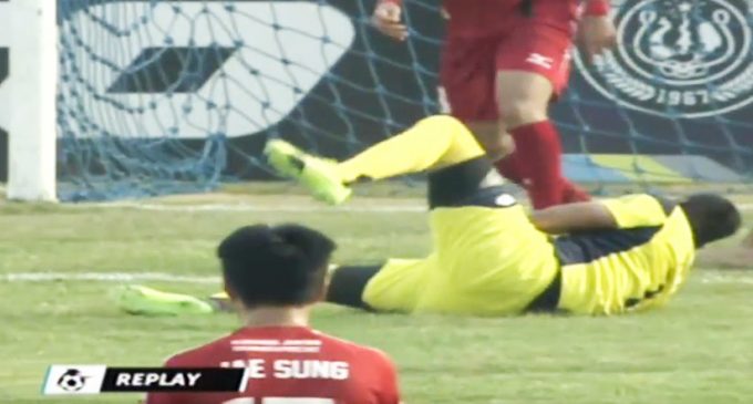 VIDEO: Arquero de Primera División fallece tras chocar con su compañero