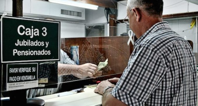 Jubilados y herederos cobran desde hoy
