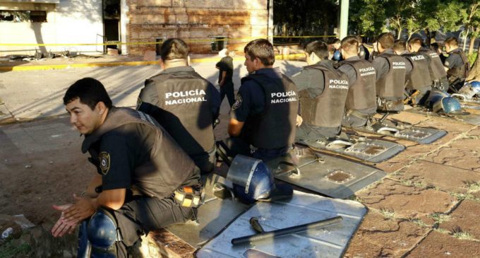 Policías con celulares ¿está prohibido?