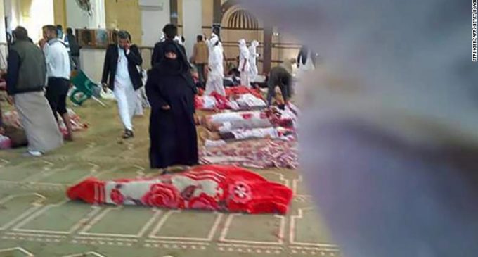 Egipto: Elevan a más de 300 la cifra de muertos por el ataque en una mezquita