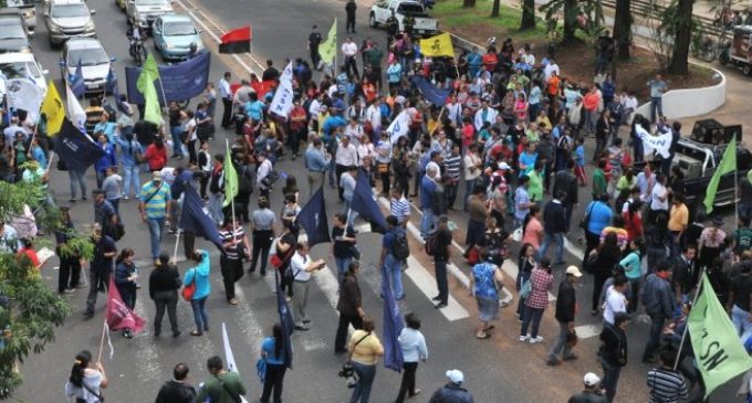 Docentes levantan paro