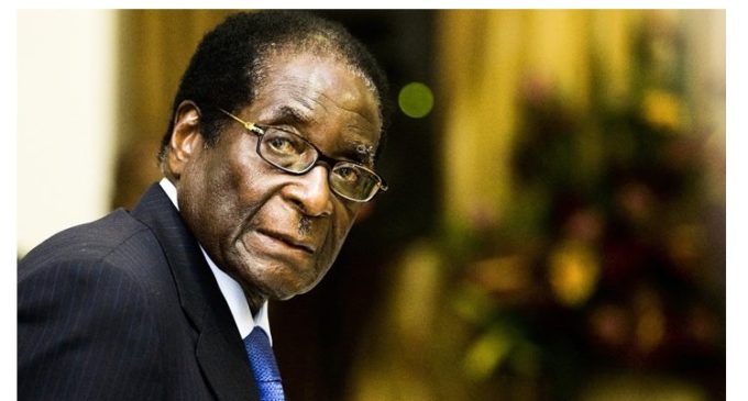 Fuerzas militares de Zimbabue toman el poder y detienen al presidente Robert Mugabe