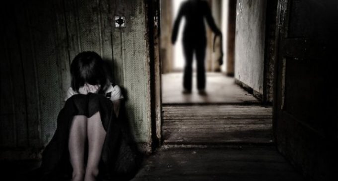 Hombre acusado de abusar a su hija en el 2013 dilata juicio hasta el 2018
