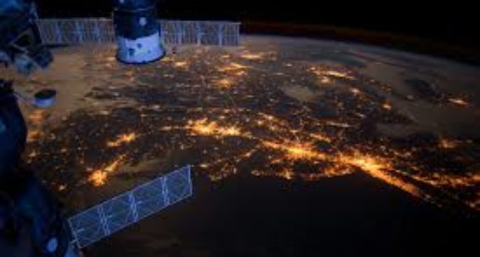 La Tierra brilla y se contamina como nunca