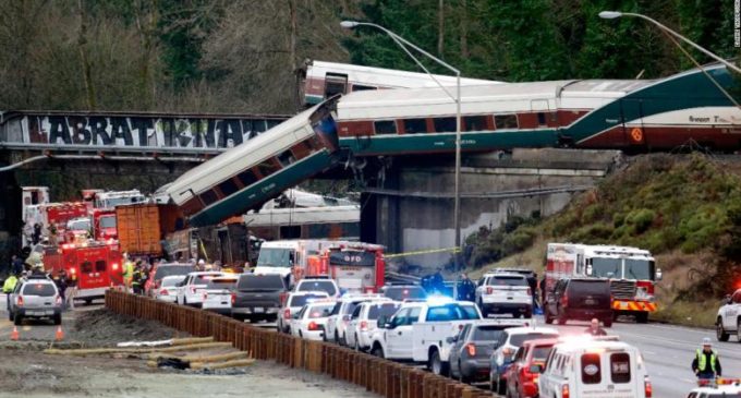 El tren que se descarriló en su viaje inaugural