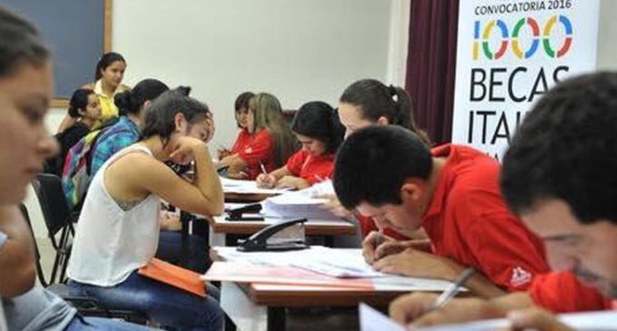 Becas Itaipú: el 70% de los jóvenes se inscribieron desde un celular
