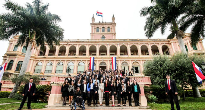 Becal: El próximo año jóvenes universitarios podrán cursar semestres en el exterior
