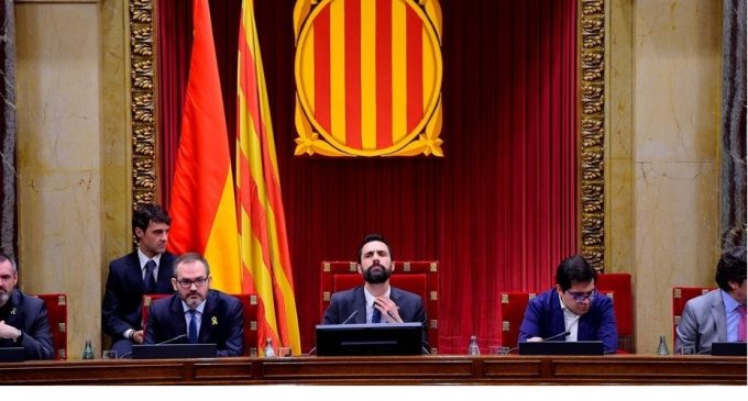 Parlamento catalán desafía a España y votará a Puigdemont como presidente