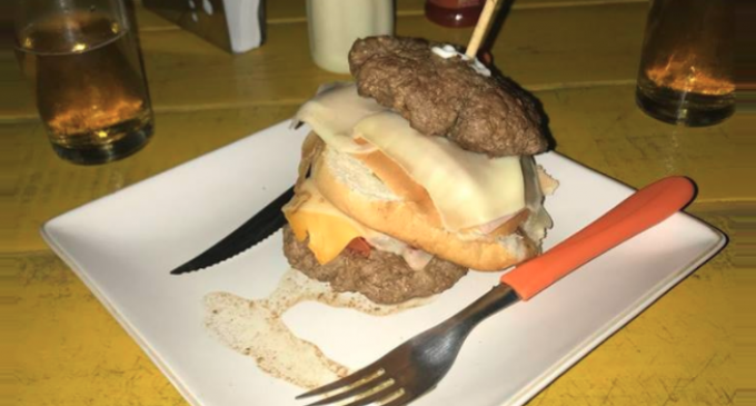 La hamburguesa gua’i que encanta las redes
