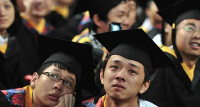CHINA| Ingenioso método para que estudiantes no se enborrachen