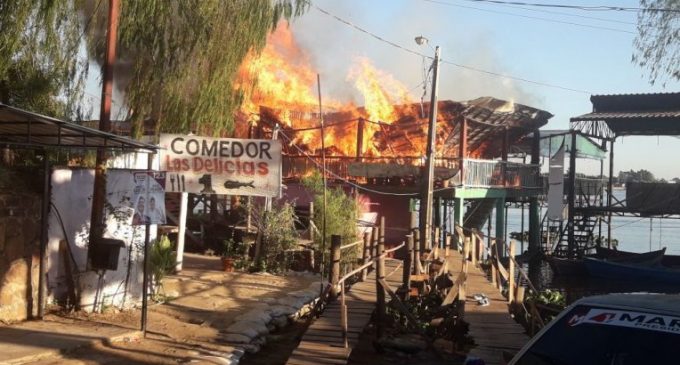 Incendio consume comedores en Remanso