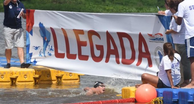 Clínicas de natación con certificación internacional