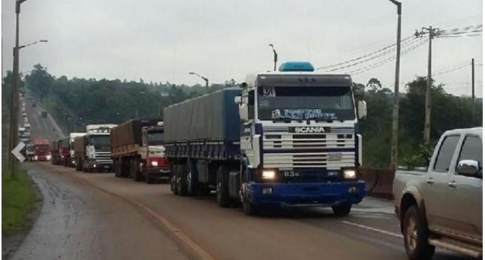 Camioneros analizan ir a paro nacional tras suba de combustibles