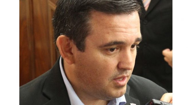 “Él juega en contra de los intereses del partido”: Convencionales de la ANR piden expulsión de Eduardo Petta