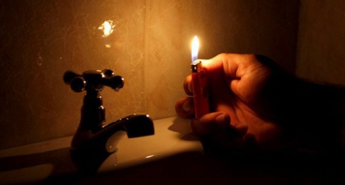 Sin luz y sin agua, por vientos