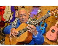 “Mi maestro ‘Kamba’i’ inventó el estilo de rasguear y puntear al mismo tiempo”, destaca Juan Cancio Barreto