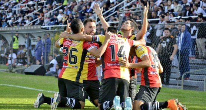 Santaní derriba al campeón