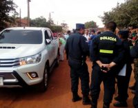 Maestra reprochó a su alumno, y el padre llegó con un fusil al colegio