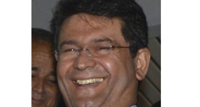 Por amistad, diputado se inhibirá de apoyar pérdida de investidura de Ibáñez