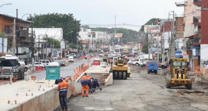 Fernando de la Mora, partida en dos por las obras del Metrobús