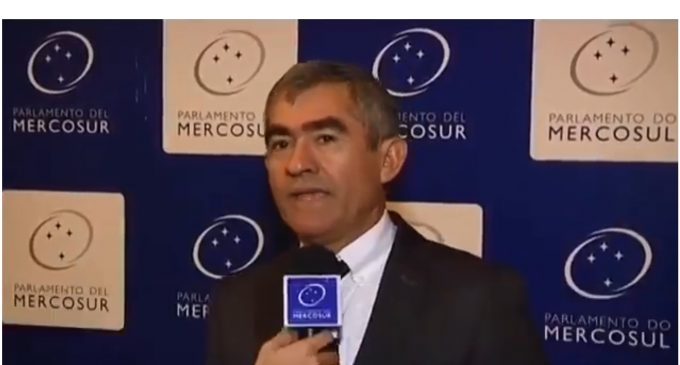 Hijo de Neri Olmedo defiende a su padre: “Los que se burlan de él ni siquiera saben qué es el Parlasur”