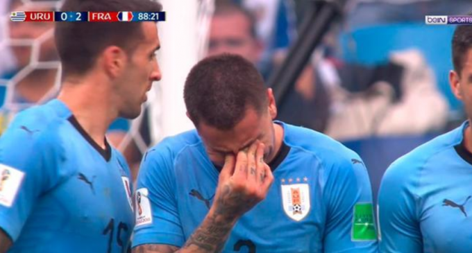 El llanto de José Giménez en pleno partido